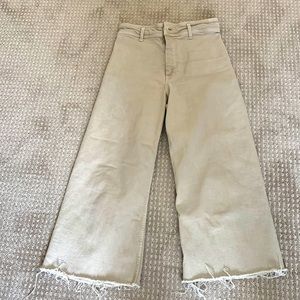 Zara tan Levi’s